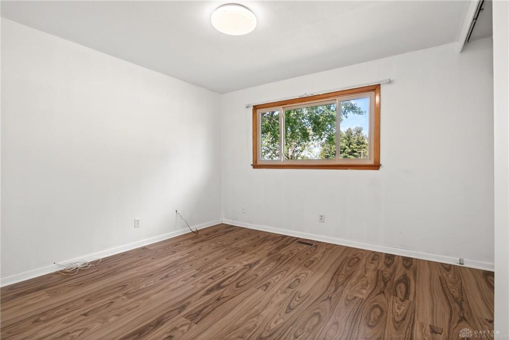 1005 Free Property Photo 24