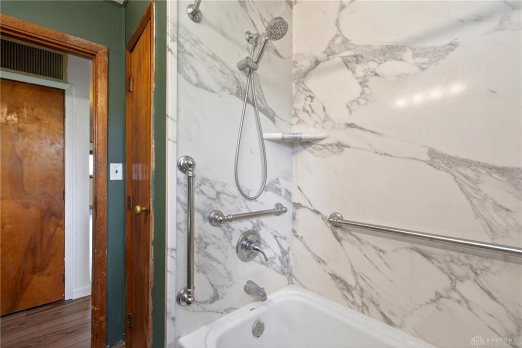 1005 Free Property Photo 30