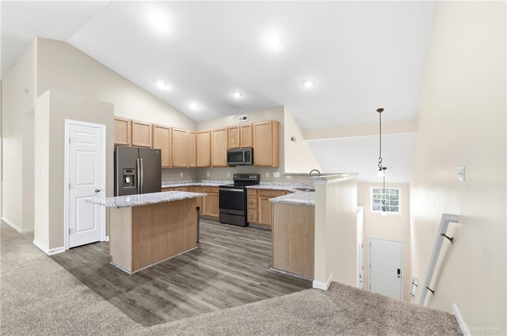 3875 Thorngate Property Photo 3