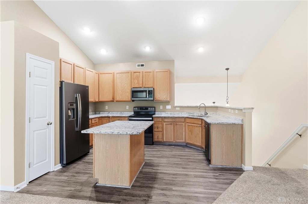 3875 Thorngate Property Photo 6