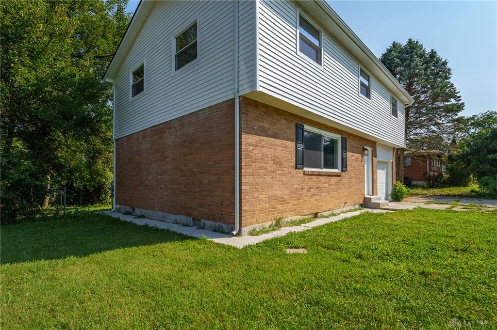 4889 Becker Property Photo 4