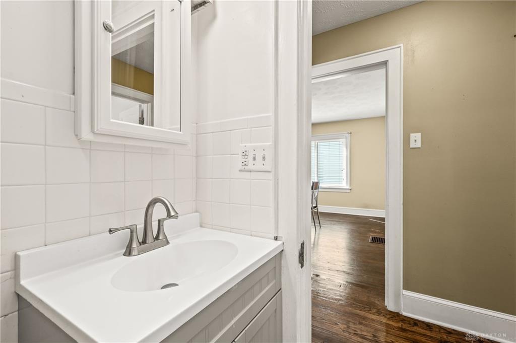 1547 Coventry Property Photo 23