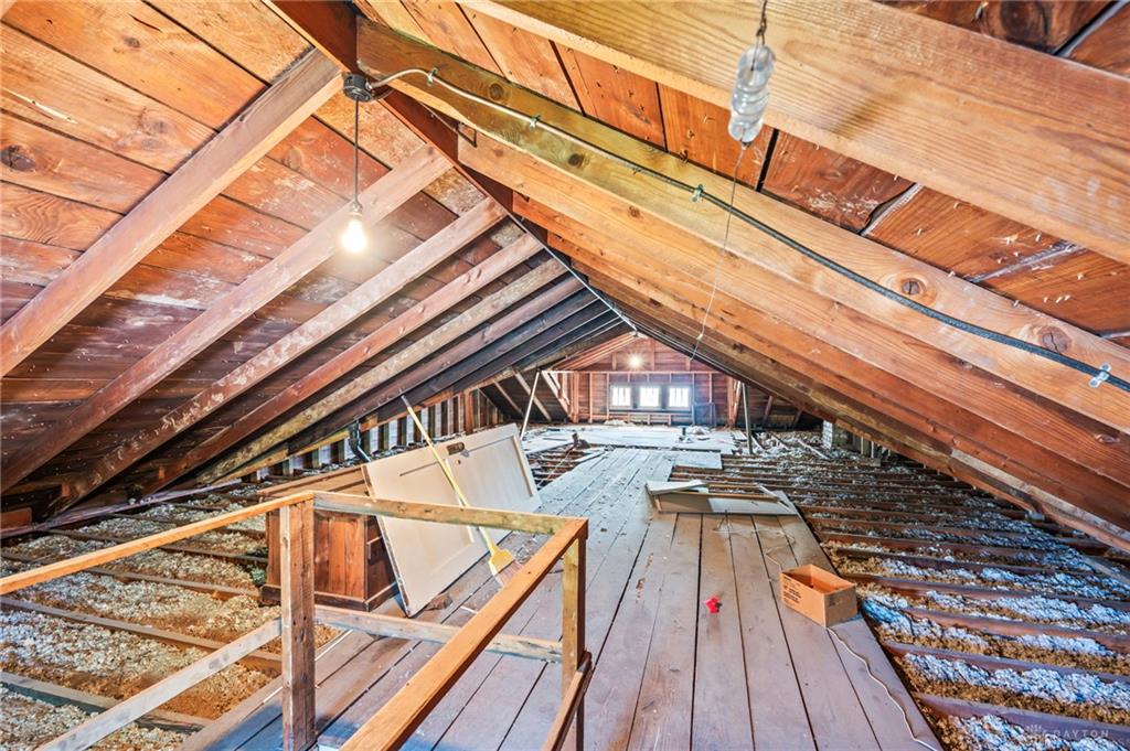 1547 Coventry Property Photo 32