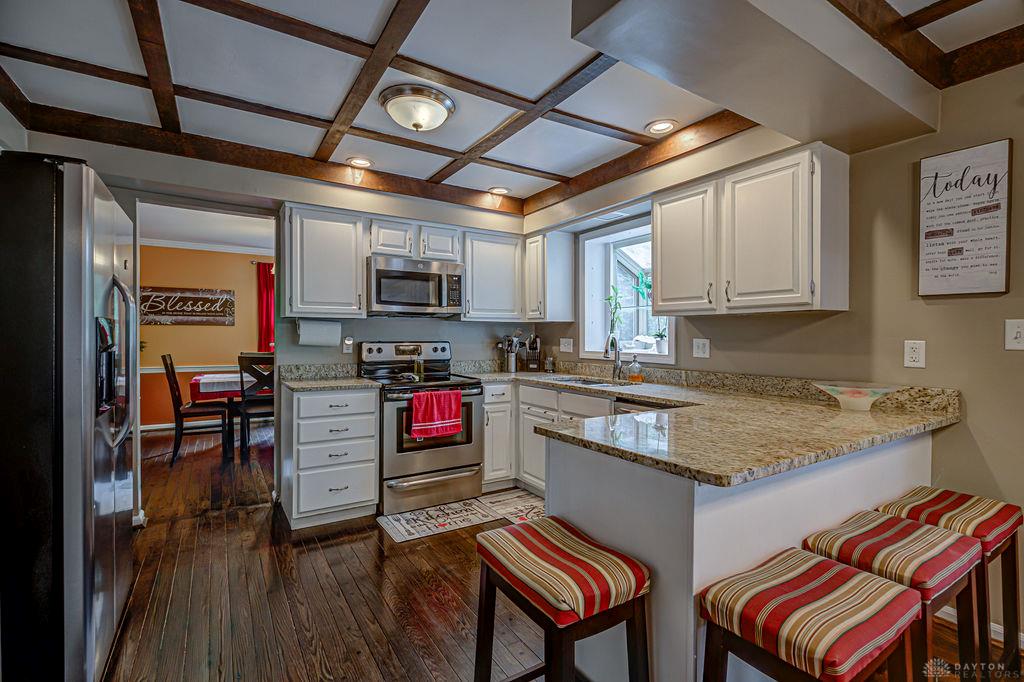 7885 Oak Leaf Property Photo 7