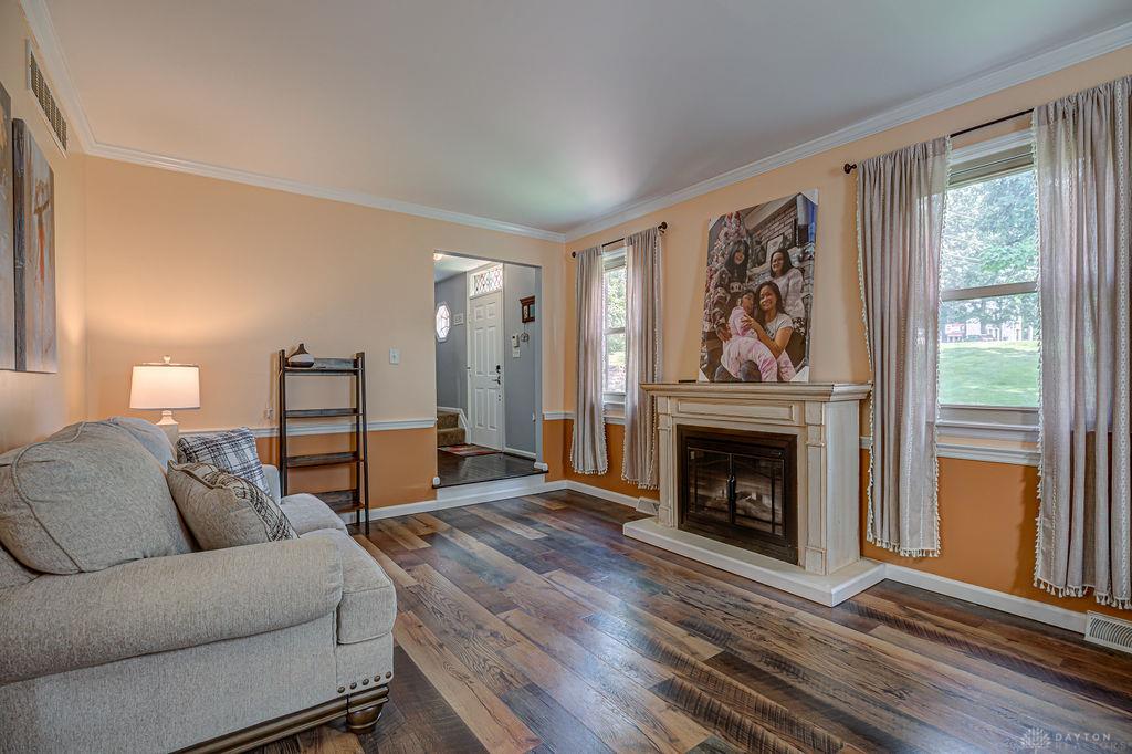 7885 Oak Leaf Property Photo 9