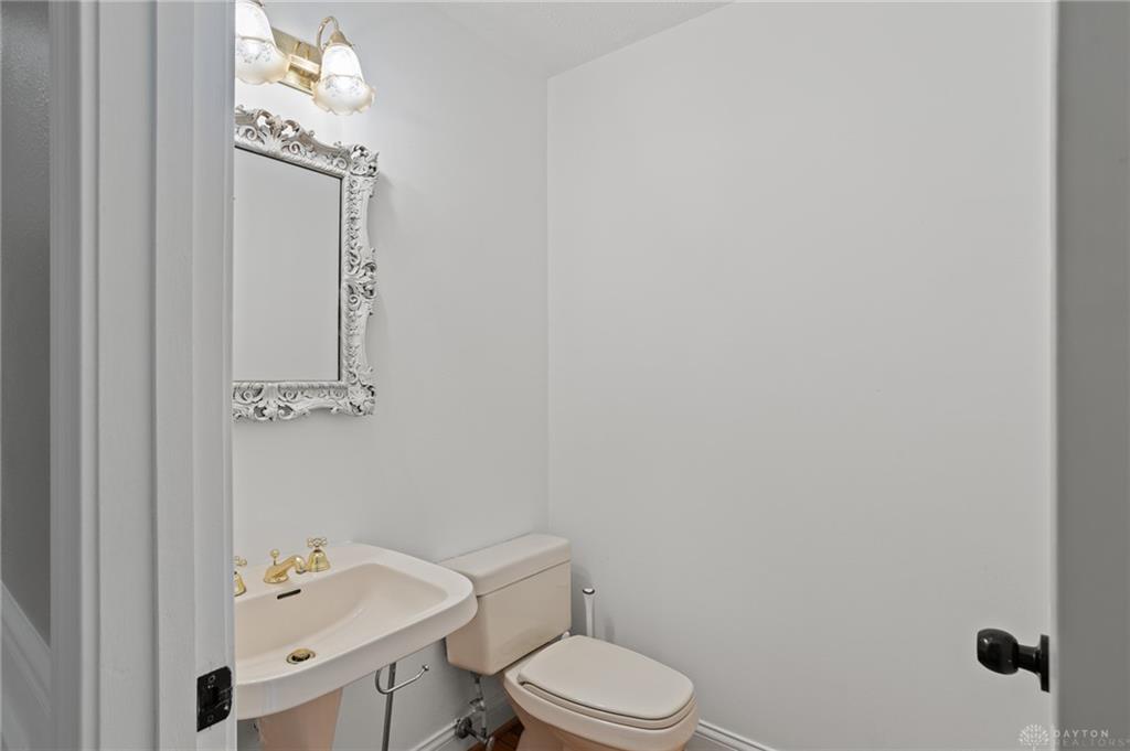 240 E Stonequarry Property Photo 20