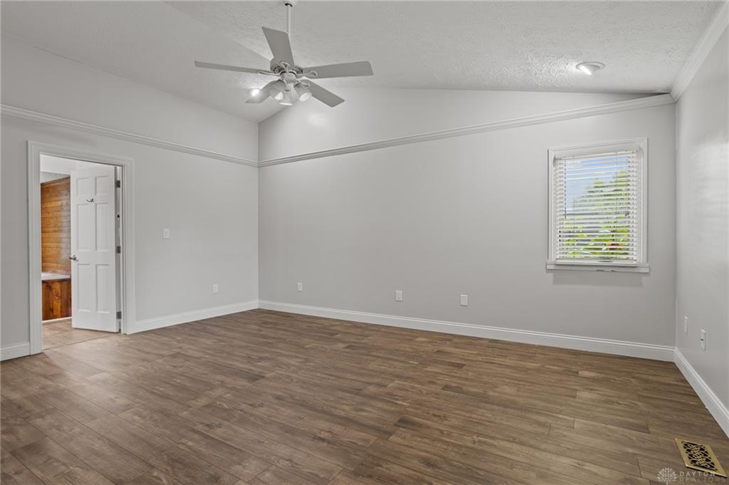 240 E Stonequarry Property Photo 29