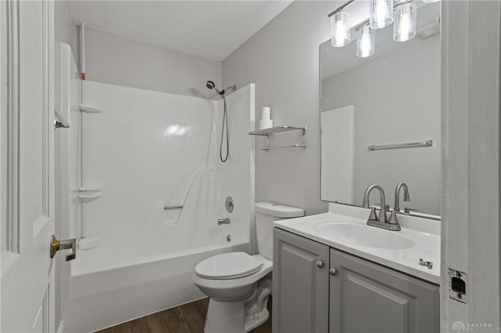 240 E Stonequarry Property Photo 40