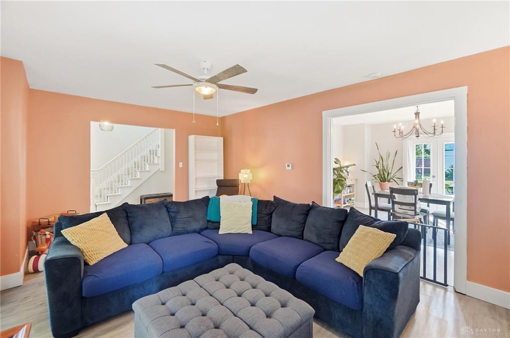 1745 Catalpa Property Photo 13