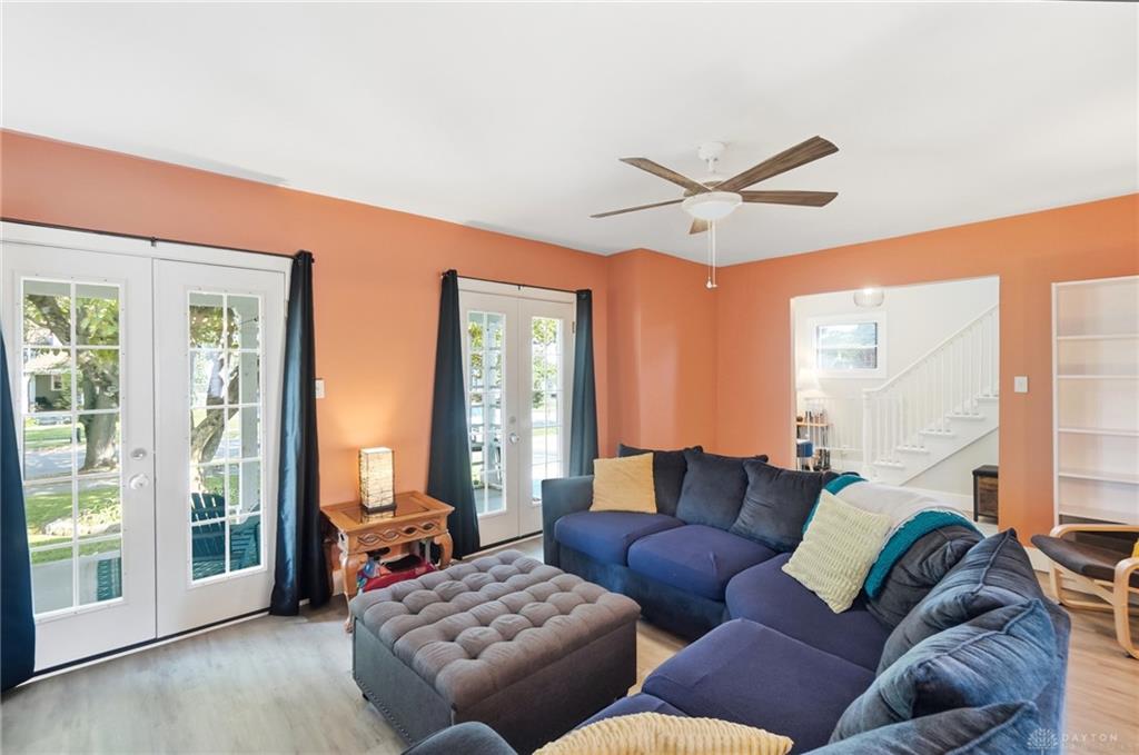1745 Catalpa Property Photo 14