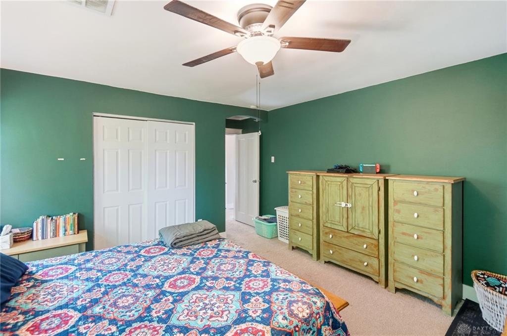 1745 Catalpa Property Photo 28