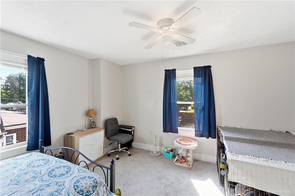 1745 Catalpa Property Photo 29