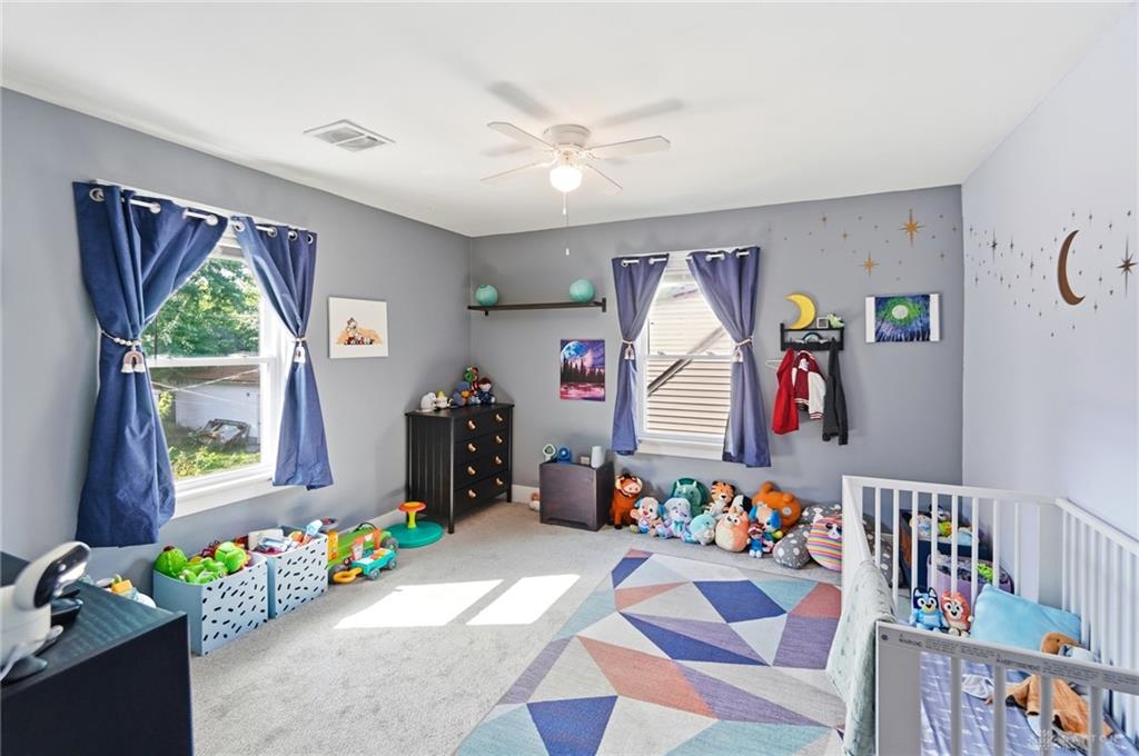 1745 Catalpa Property Photo 31