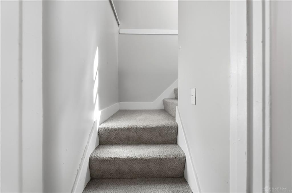 1745 Catalpa Property Photo 35