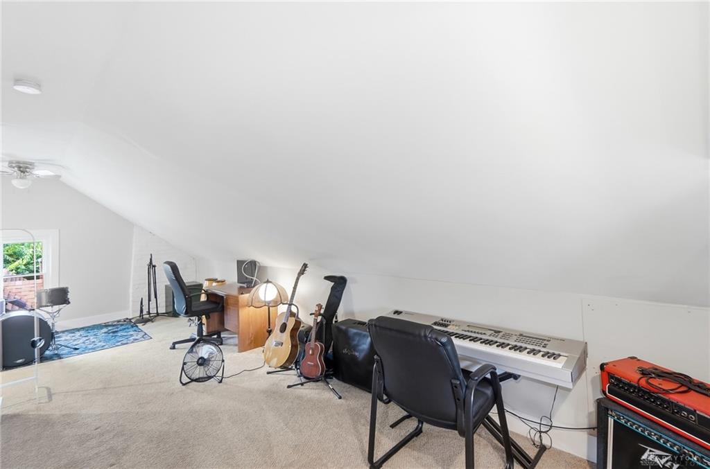 1745 Catalpa Property Photo 37