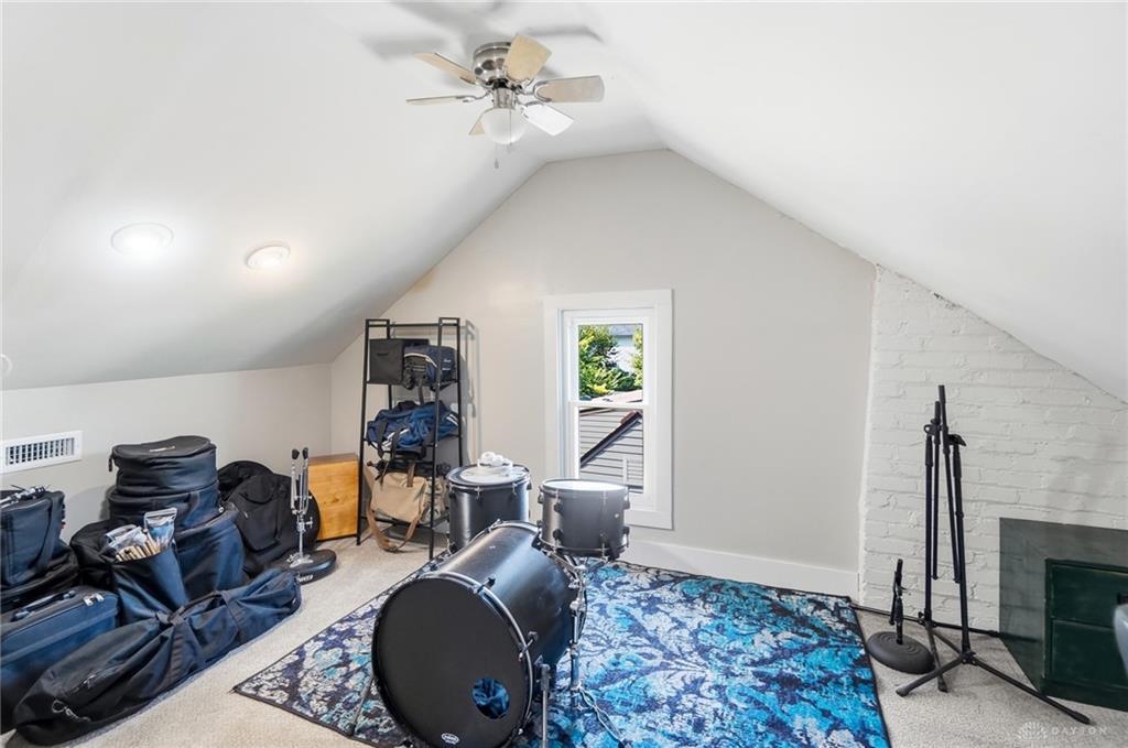 1745 Catalpa Property Photo 38