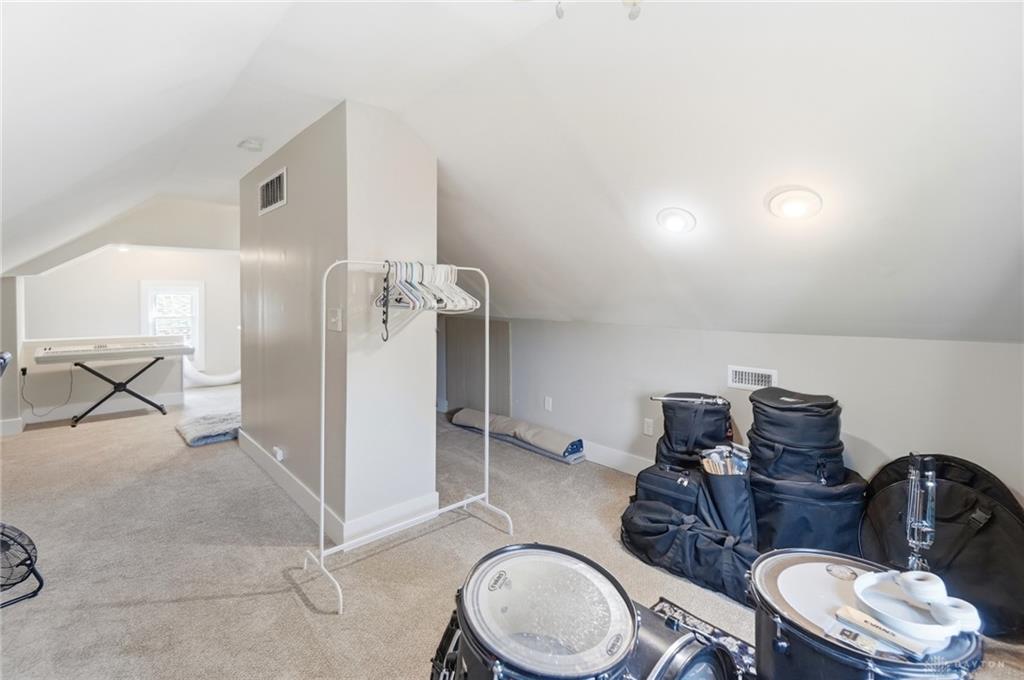 1745 Catalpa Property Photo 39