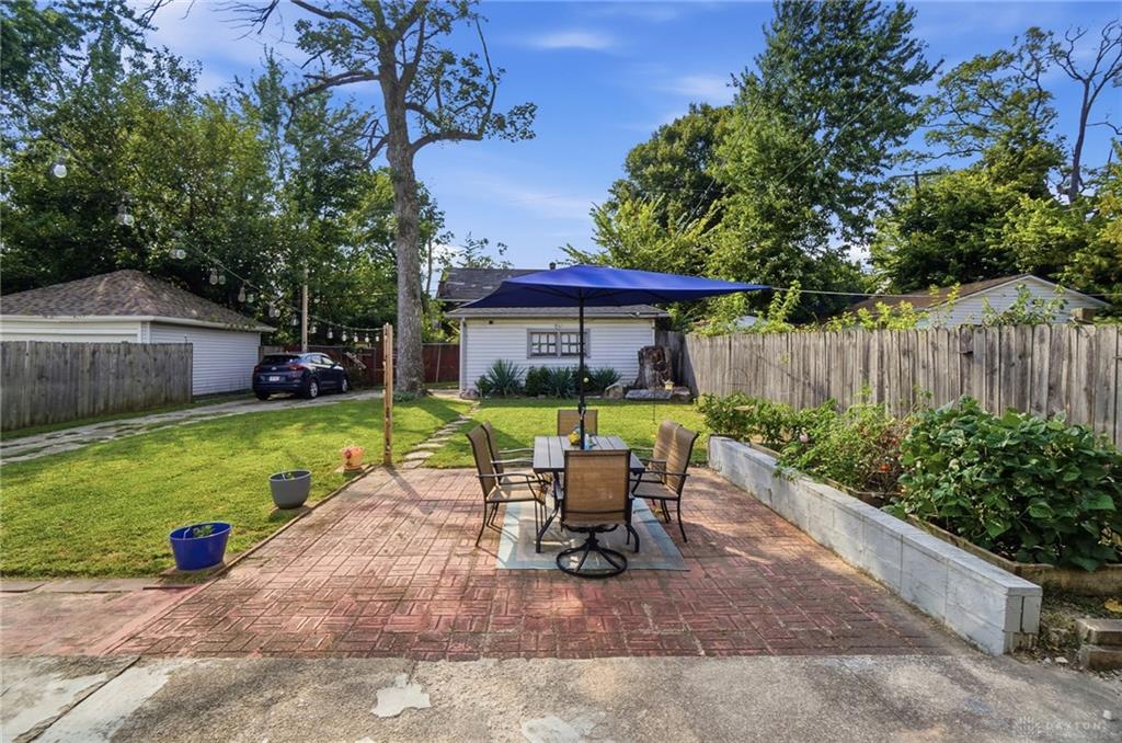 1745 Catalpa Property Photo 41