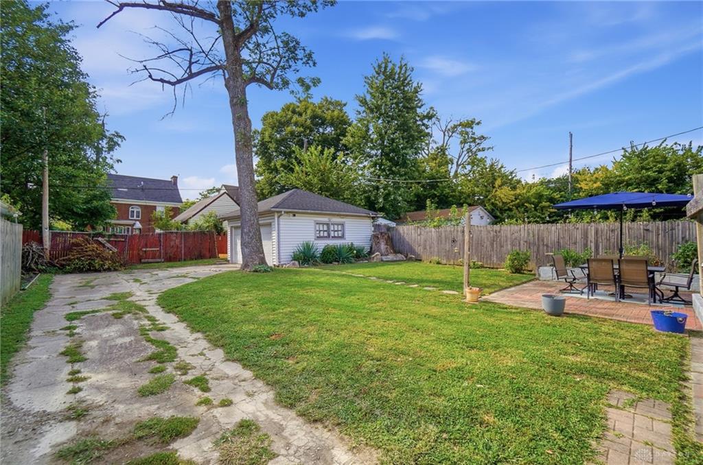 1745 Catalpa Property Photo 44