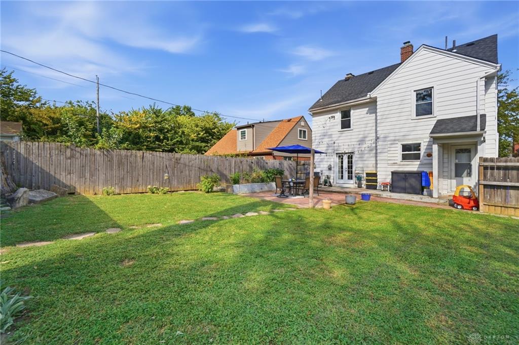 1745 Catalpa Property Photo 46