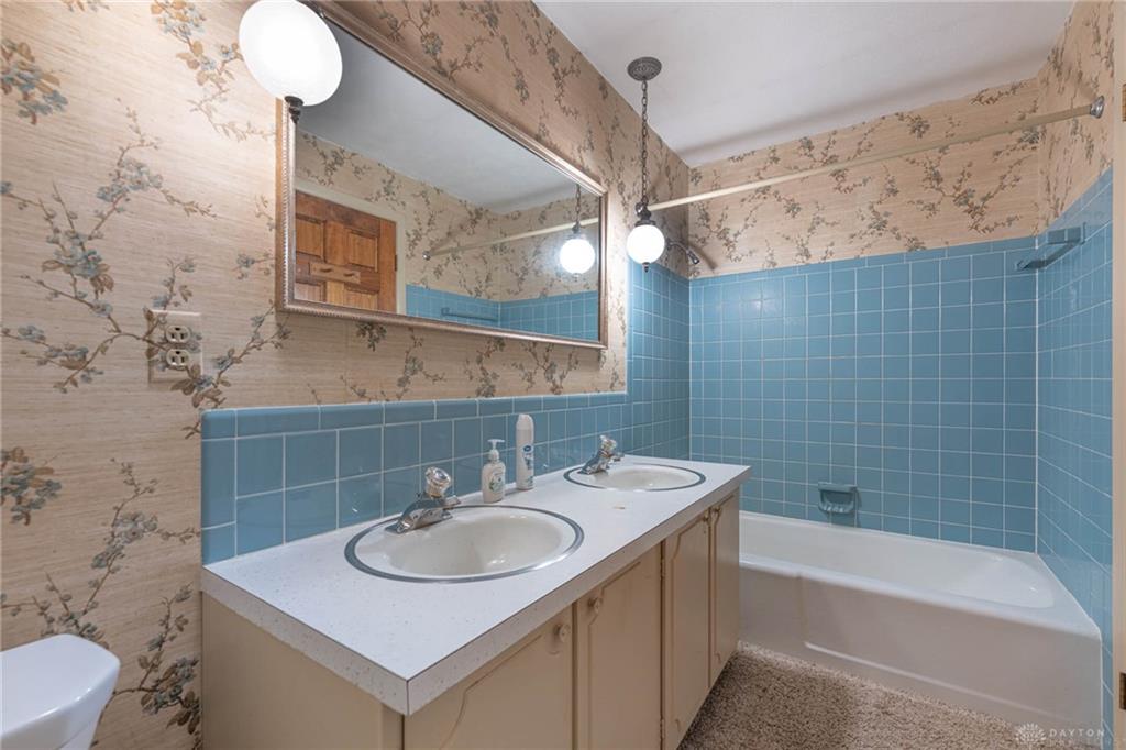 2409 Springmill Property Photo 32