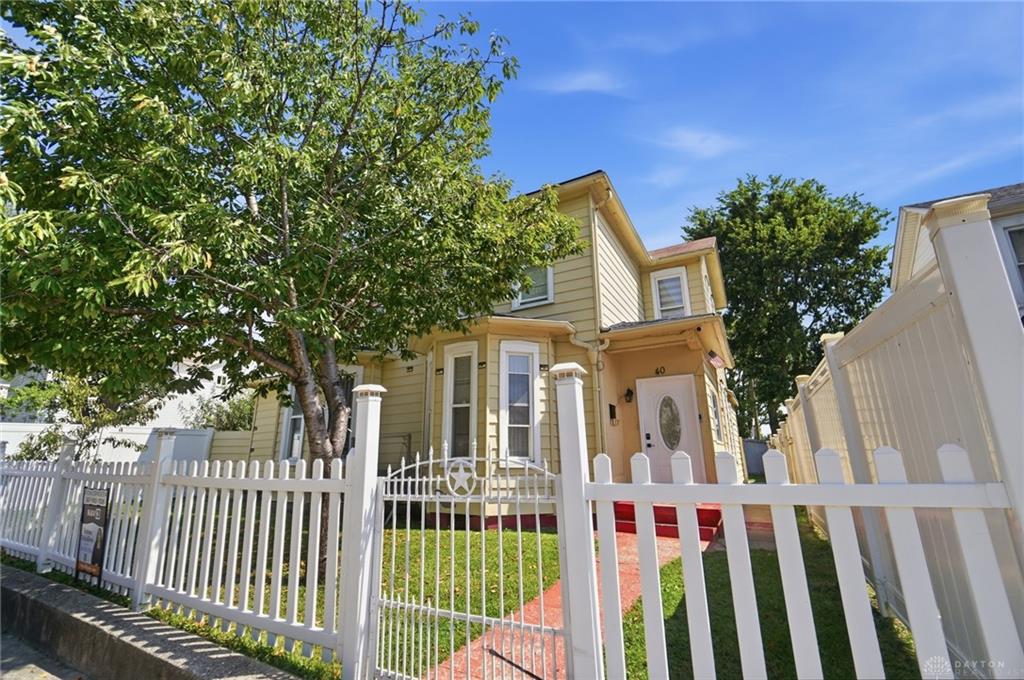 40 S Torrence Property Photo 1