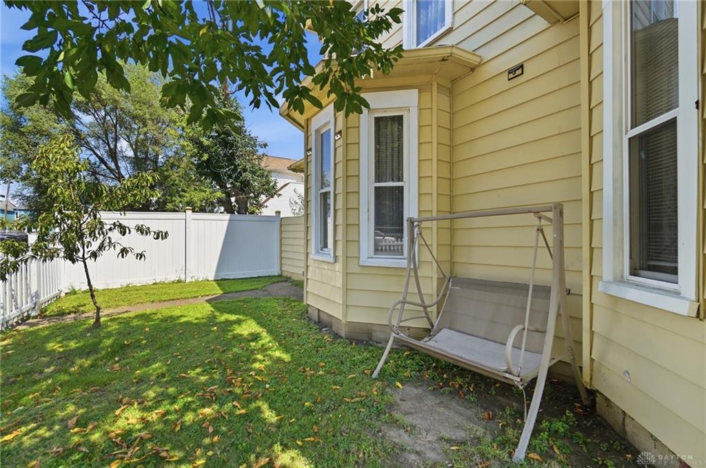40 S Torrence Property Photo 5