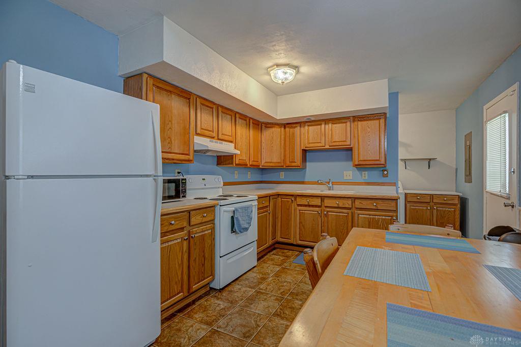 400 Willow Property Photo 2