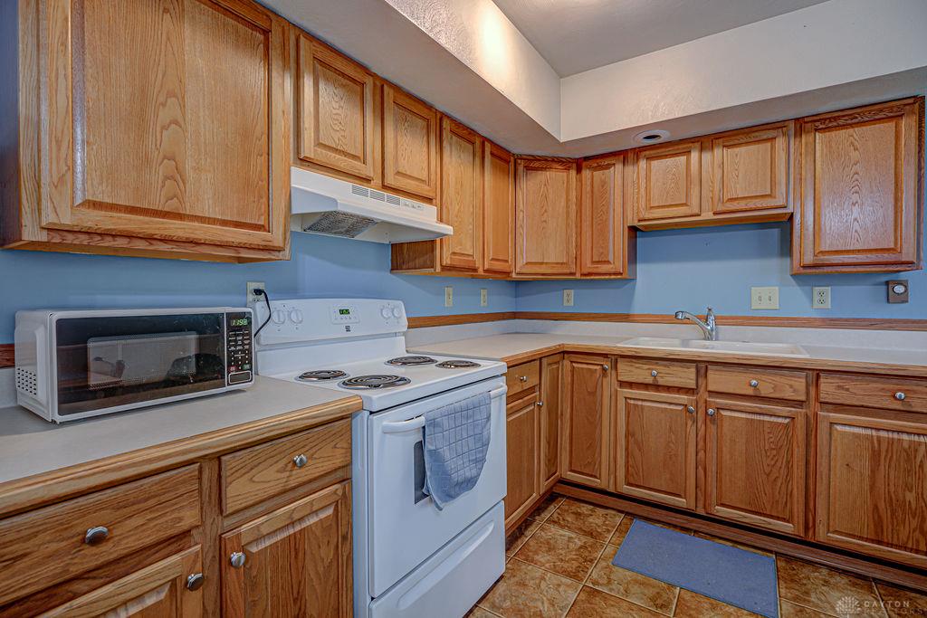 400 Willow Property Photo 3