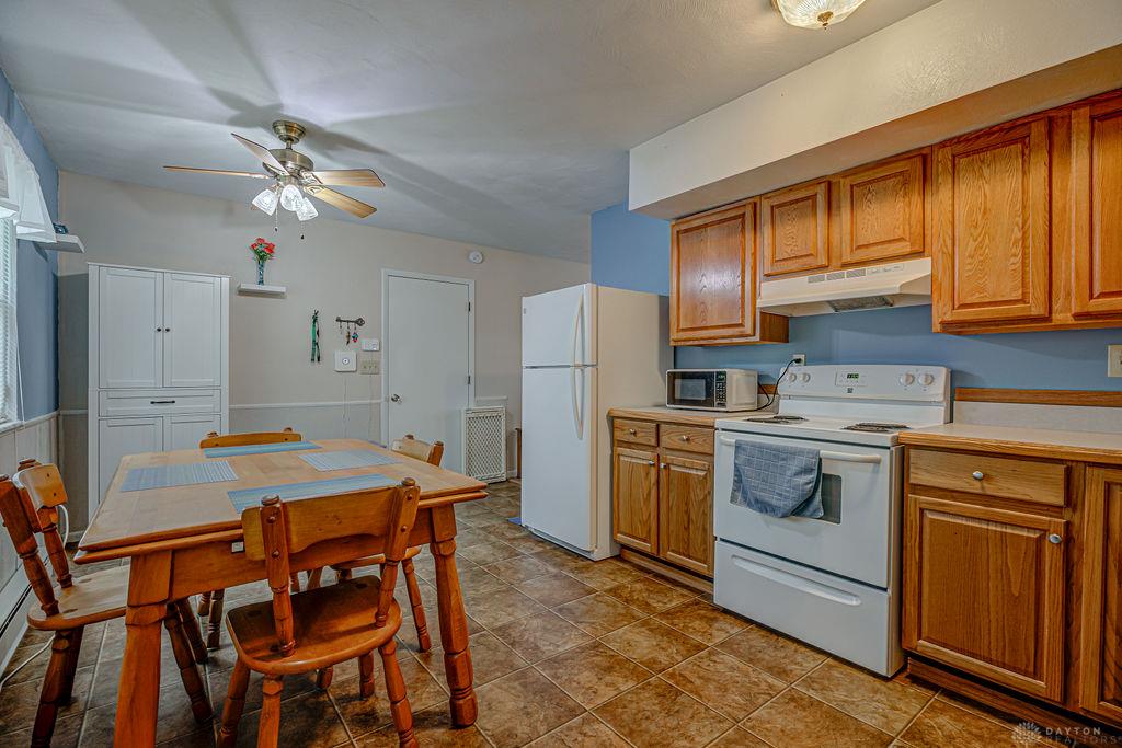 400 Willow Property Photo 4