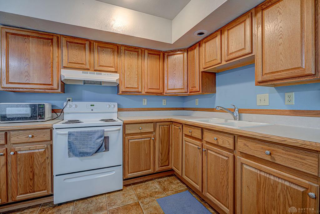 400 Willow Property Photo 5