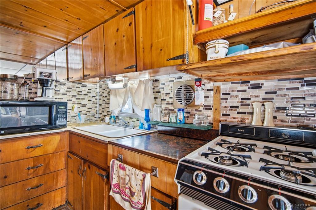 9046 Oatman Property Photo 8