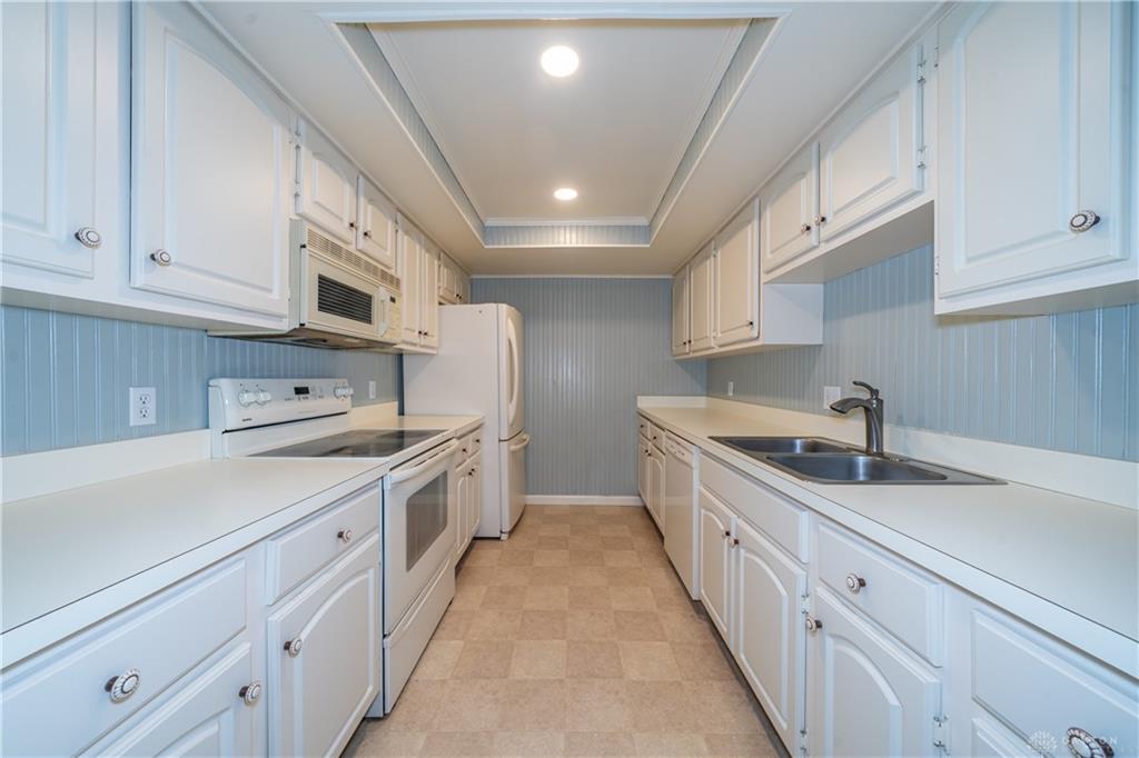 5845 Overbrooke Property Photo 7