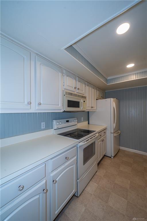 5845 Overbrooke Property Photo 9