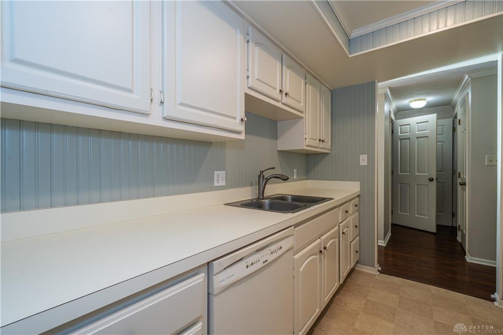 5845 Overbrooke Property Photo 10