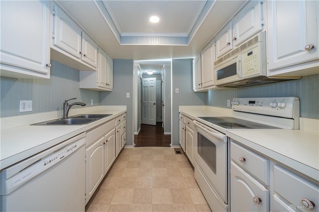 5845 Overbrooke Property Photo 11