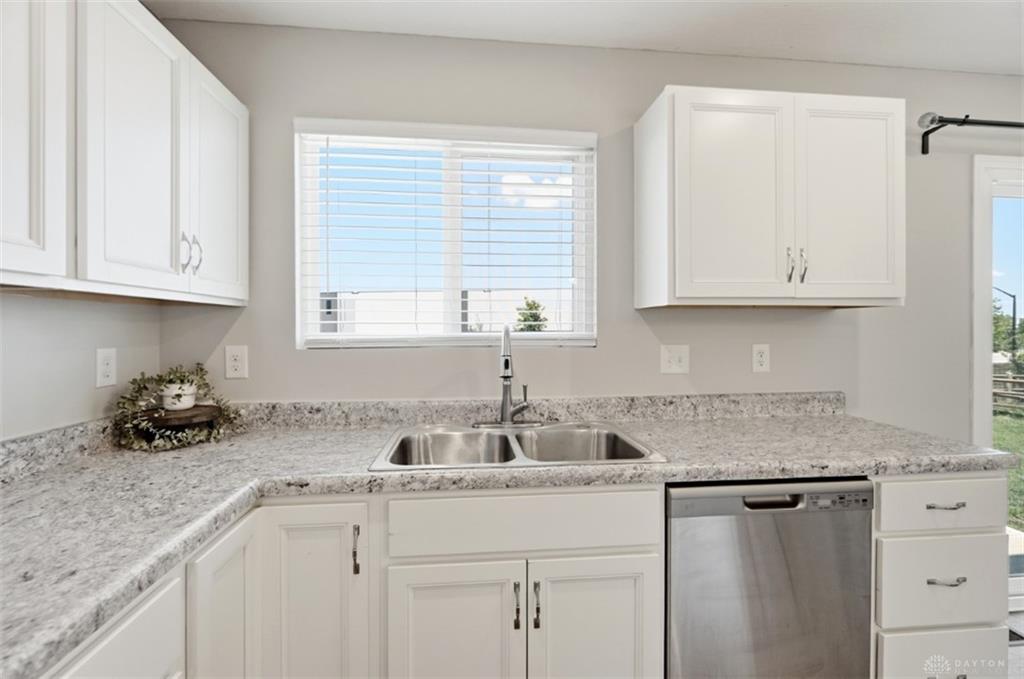595 Brassie Property Photo 14