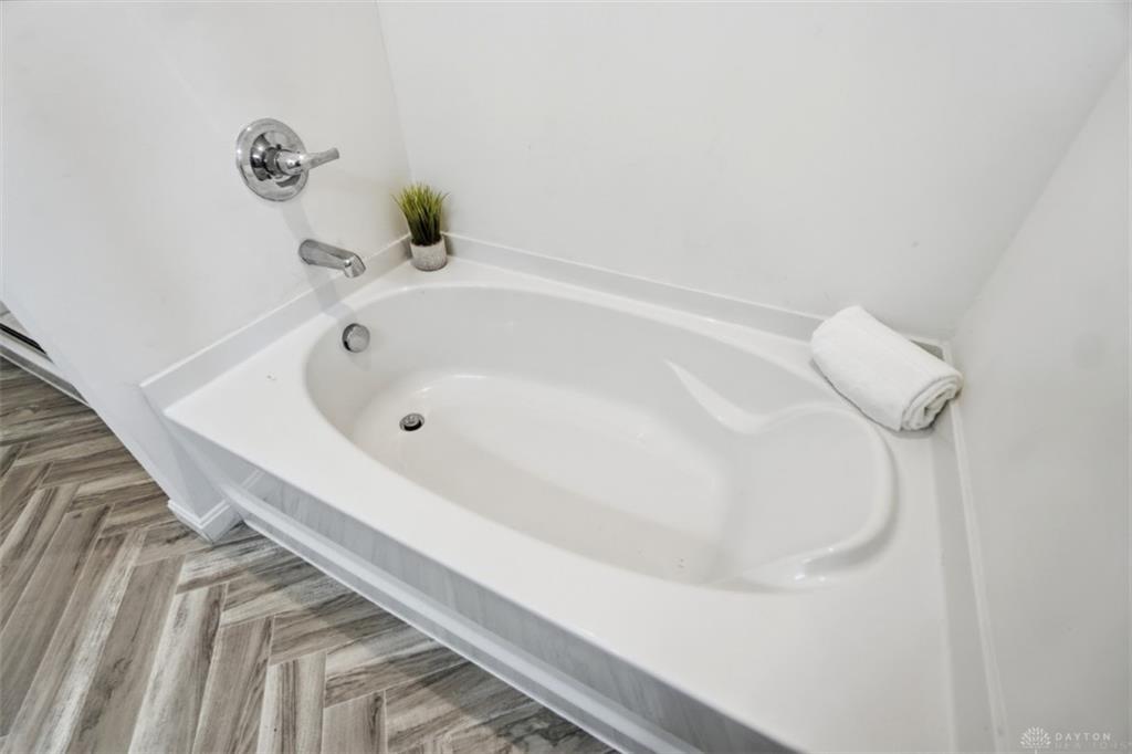595 Brassie Property Photo 32