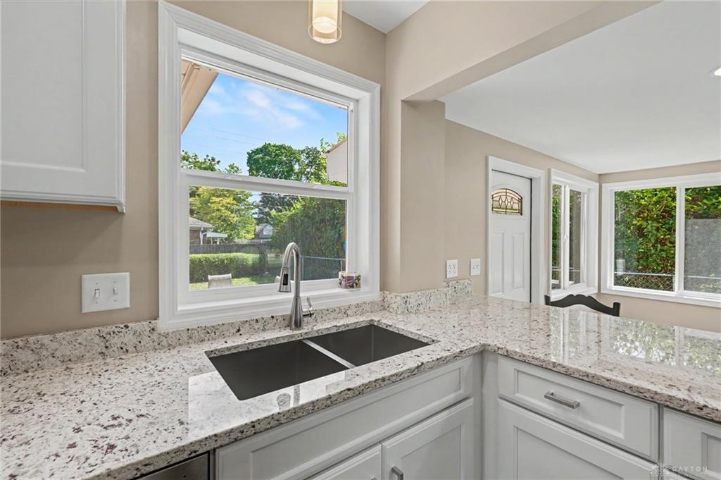 600 Cushing Property Photo 7