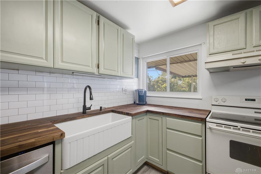 5159 Lemoyne Property Photo 9
