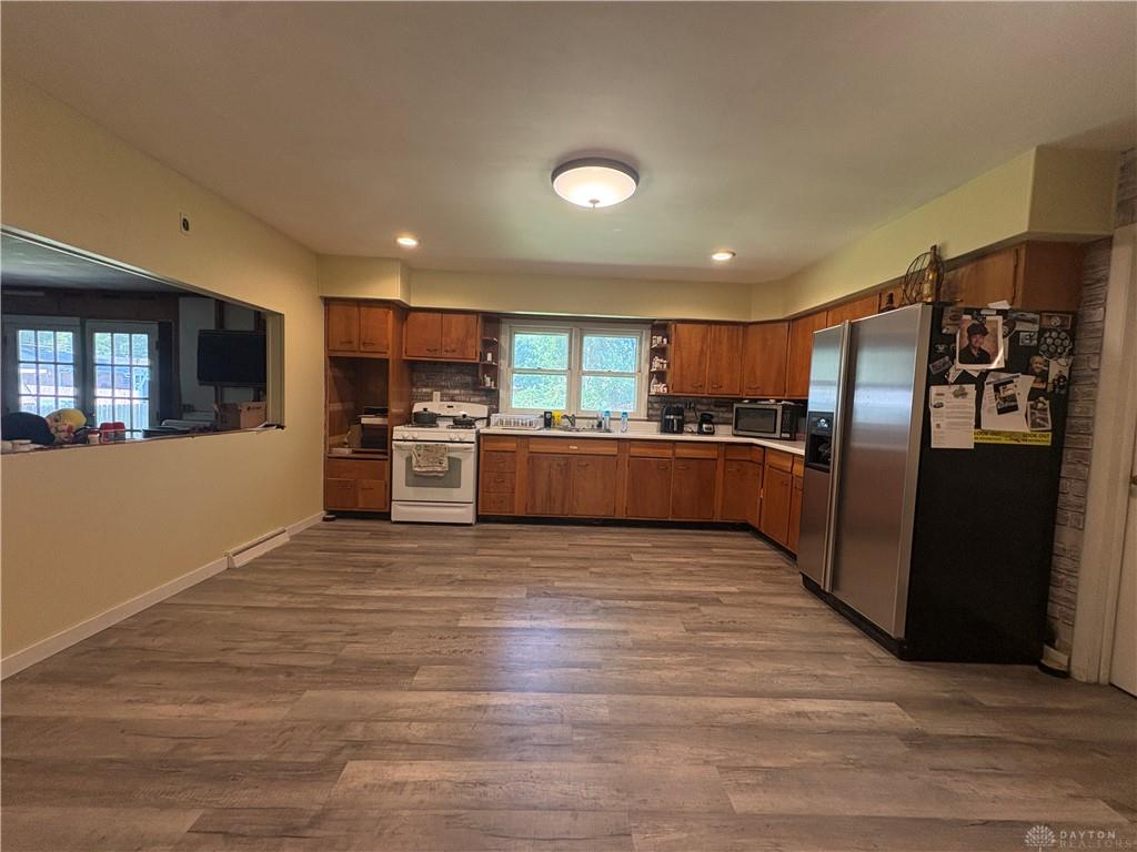 416 E Spring Property Photo 3