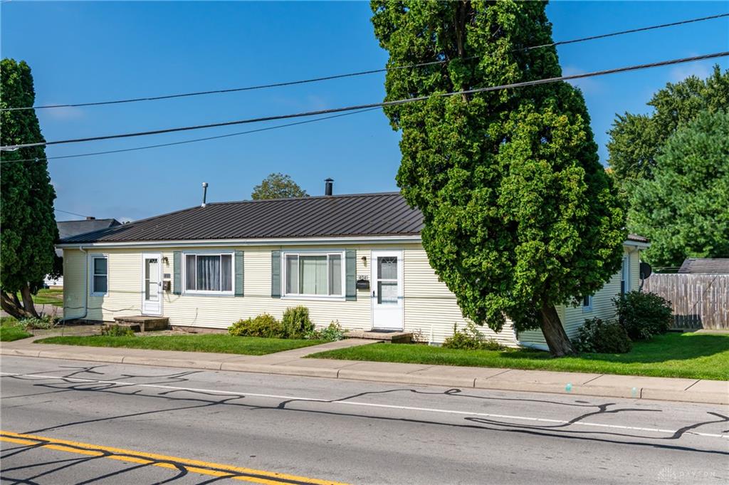 404 E Lawn Property Photo 4