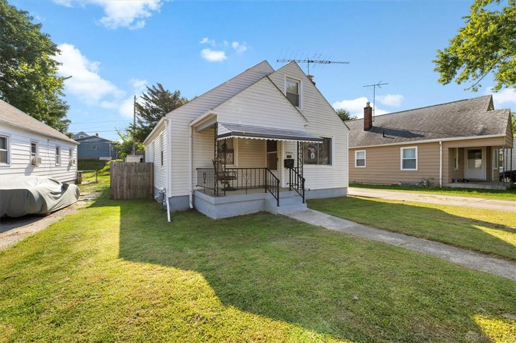 2502 Springmont Property Photo 3