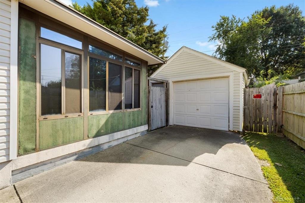 2502 Springmont Property Photo 6