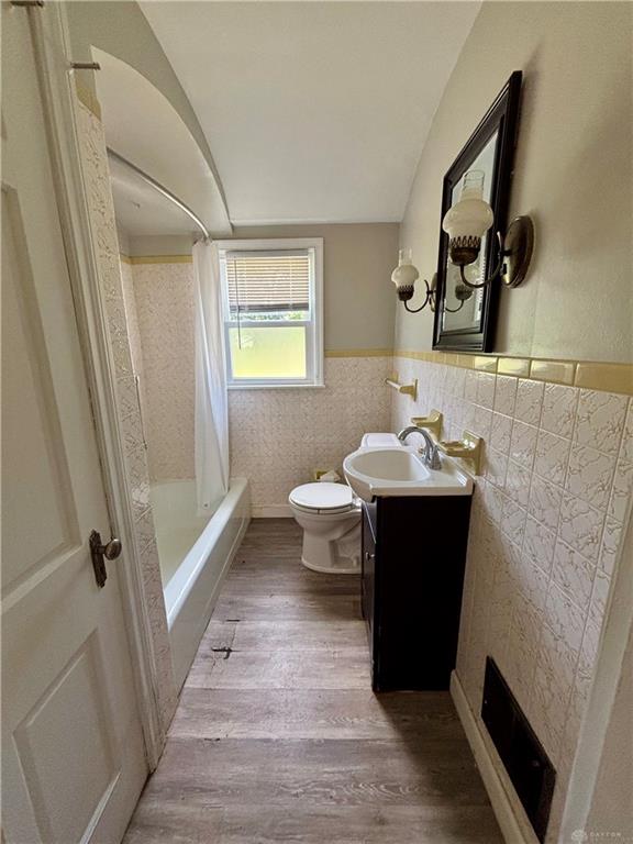 2313 Woodburn Property Photo 9