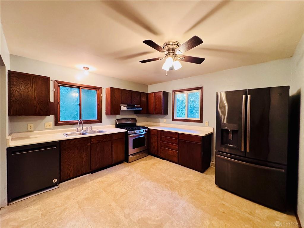3426 Suburban Property Photo 3