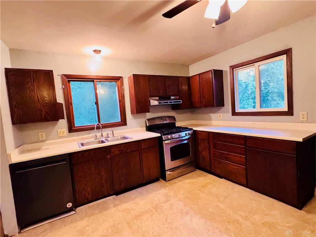 3426 Suburban Property Photo 4