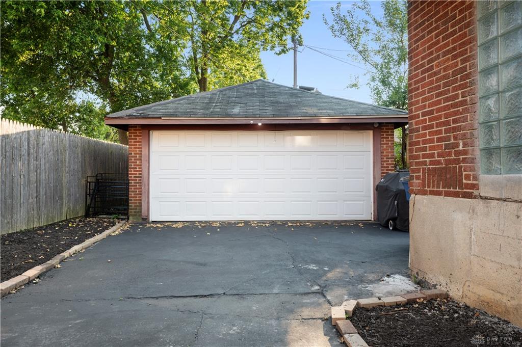 1140 Croyden Property Photo 3