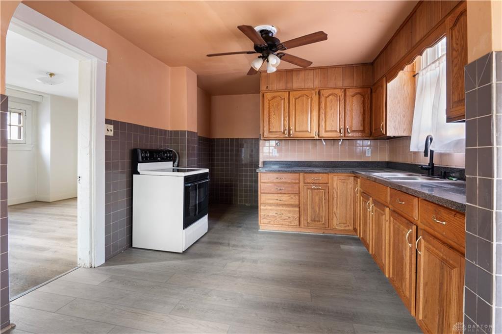 1140 Croyden Property Photo 11