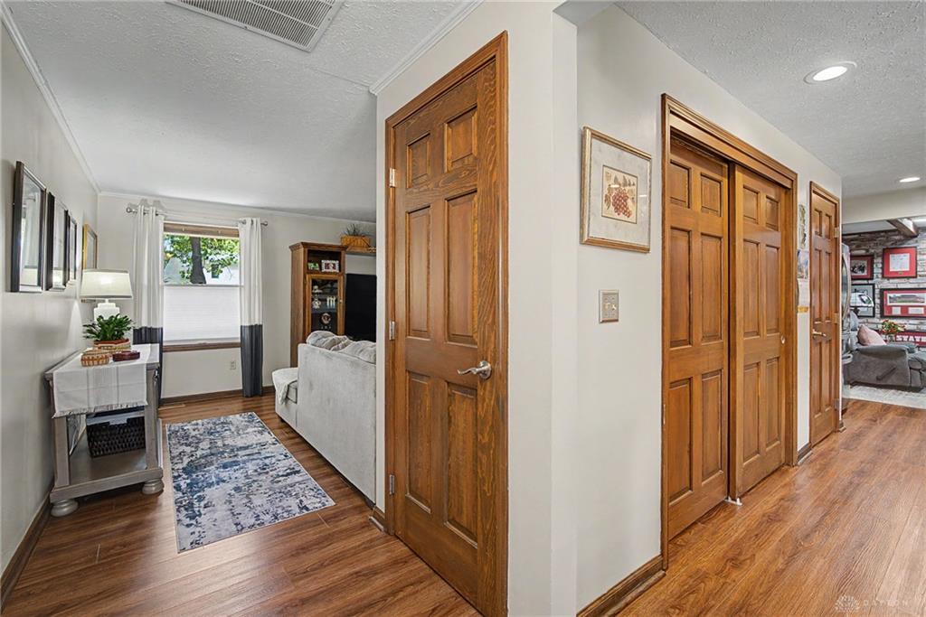 209 E Twin Property Photo 5